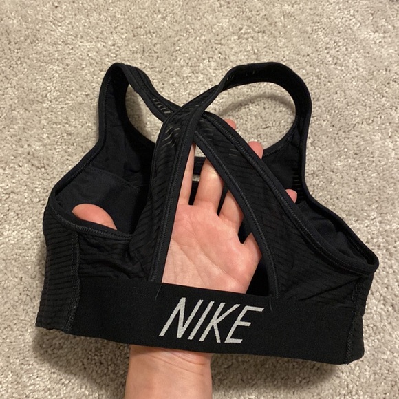 Women’s Nike sports bra - Picture 3 of 6